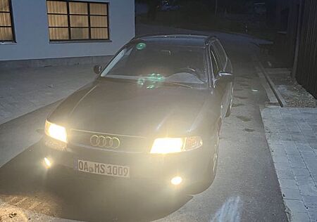 Audi A4 2.4 Avant quattro - Tüv 10.26