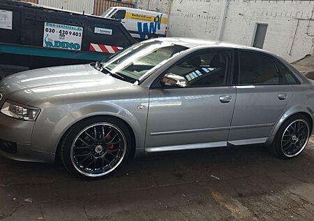 Audi A4 2.0 - S Line