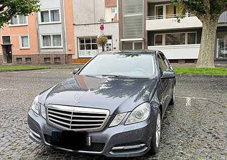 Mercedes-Benz E 350 BlueTEC AVANTGARDE Autom. AVANTGARDE