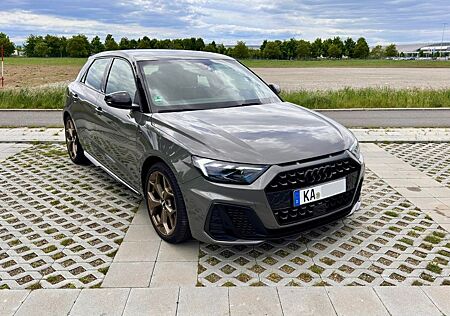 Audi A1 30 TFSI S line edition one * Navi * PDC
