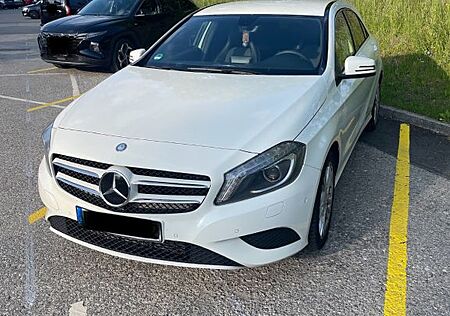 Mercedes-Benz A 200 CDI 4MATIC Style DCT Style Standheizung
