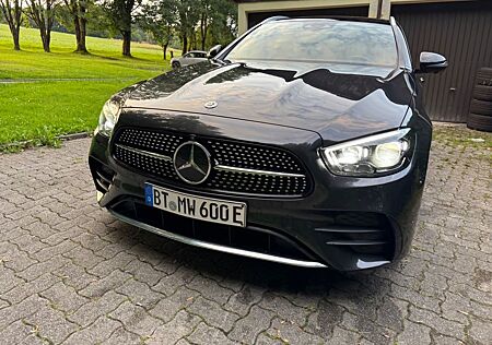 Mercedes-Benz E 300 de T AMG line PANO, MULTIBEAM , MBUX