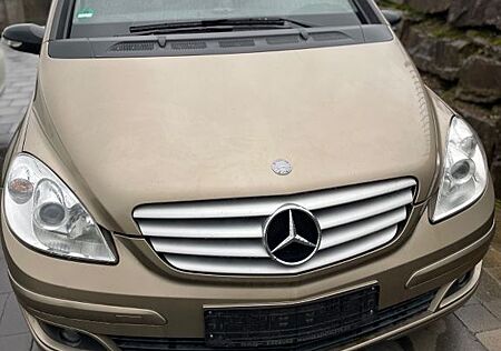 Mercedes-Benz B 220