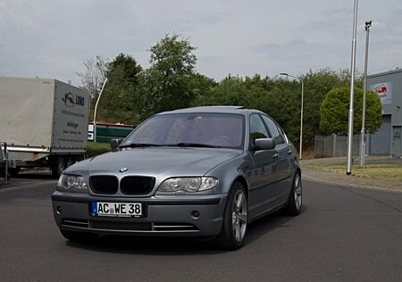 BMW 330i -