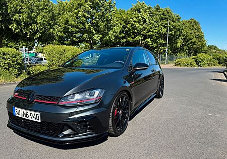 VW Golf Volkswagen 2.0 GTI Clubsport Schalen Dynaudio 19"
