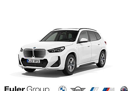 BMW iX1 eDrive20 Sportpaket HUD AD El. Panodach Pano