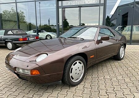 Porsche 928 S 4