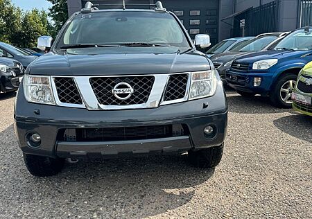 Nissan Navara D40 / Leder/Navi