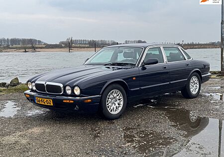 Jaguar XJ 3.2 V8 Executive nl auto Komplett Händlerwart