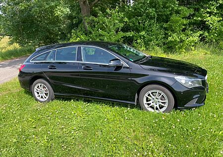 Mercedes-Benz CLA 180 Shooting Brake -