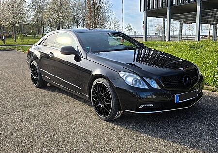 Mercedes-Benz E 250 Coupé CDI BlueEFFICIENCY AVANTG....