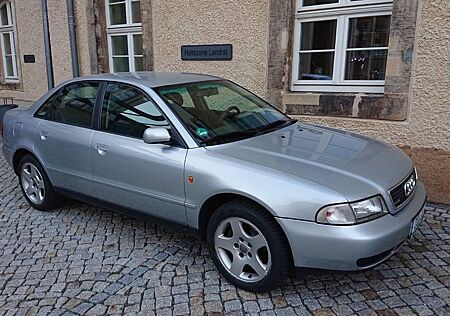 Audi A4 1.8 quattro -