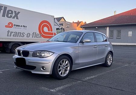 BMW 118i - E87
