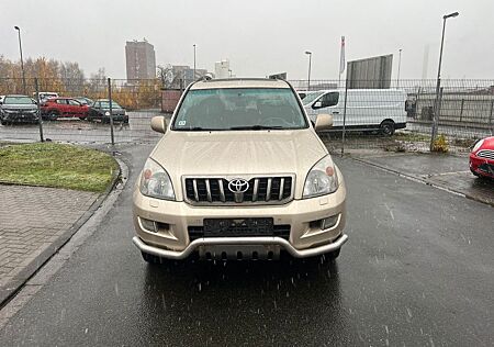 Toyota Land Cruiser 3.0 D-4D Executive Kamera Navi 8Sit