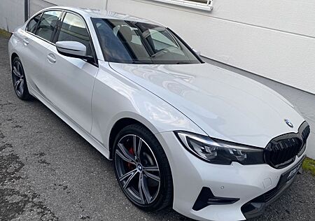 BMW 330 i Sport Line Shadow-Line*Leder-Navi-19Zoll*