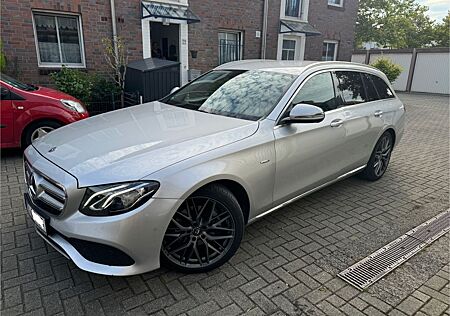 Mercedes-Benz E 220 d T Autom. -