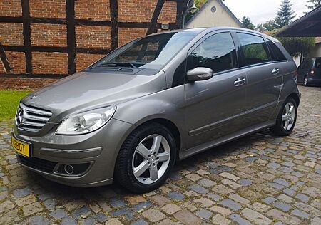 Mercedes-Benz B 200 CDI TÜV neu mit Ganzjahresreifen