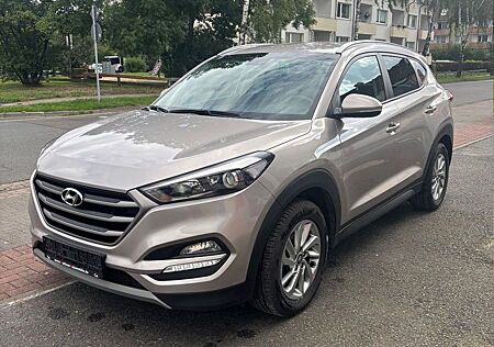 Hyundai Tucson 2WD AUTOMATIK +KLIMAAUTO+NAVI+KAMERA
