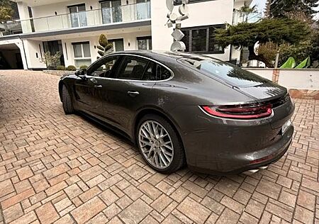 Porsche Panamera Hervorragender 4S, mit Scheckheft