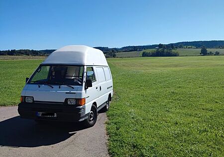 Mitsubishi L300 2.5D Bus mit Hochdach