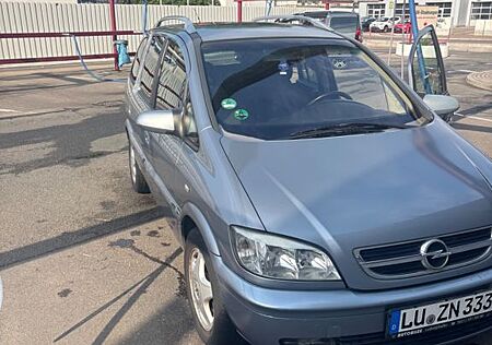Opel Zafira 2.2 -