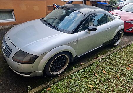 Audi TT Coupe 1.8T quattro -