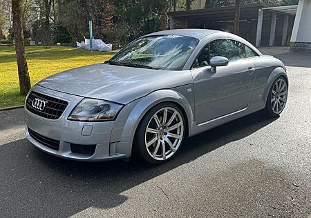 Audi TT Coupe 1.8T quattro 165 kW S line EDEL01