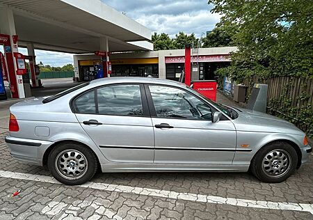 BMW 318i -