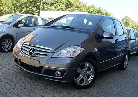 Mercedes-Benz A 160 Avantgarde / Aktiver Park-Assistent