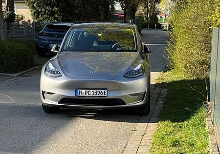 Tesla Model Y Long Range Dual Motor AWD Long Range