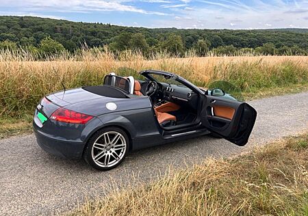 Audi TT Roadster 2.0 TFSI - HU NEU!