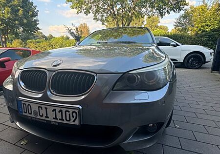 BMW 523i -