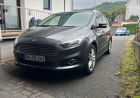Ford S-Max 2,0 TDCi 132kW Titanium PowerShift Tit...