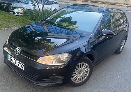 VW Golf Volkswagen 1.6 TDI. zahnriemen neu. Sehr sparsam.