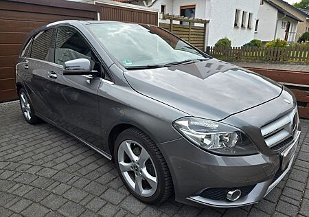 Mercedes-Benz B 200 -