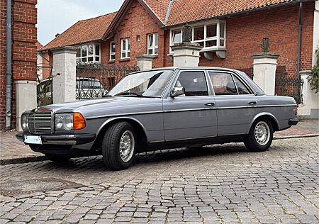 Mercedes-Benz 230