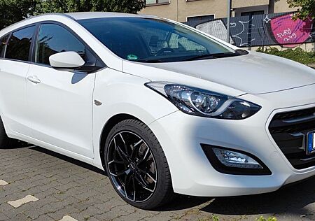 Hyundai i30 Kombi 1.6 CRDi - Klima, SHZ, Kamera, LED....
