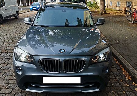 BMW X1 xDrive23d AUTOMATIK NAVI AHK XENON PANORAMA