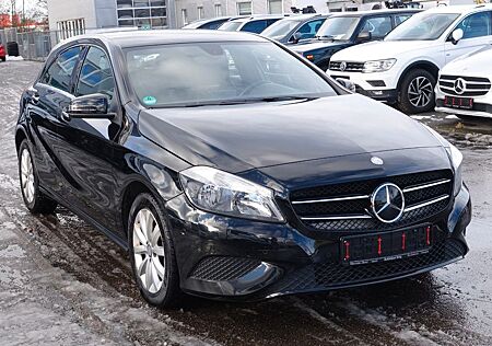 Mercedes-Benz A 180 *BlueEfficiency*Style*Navi*Teilleder*PDC