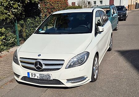 Mercedes-Benz B 180 -