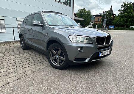 BMW X3 xDrive20d*Pano*Stdhz*TüvNeu*AHK*8fachbereift