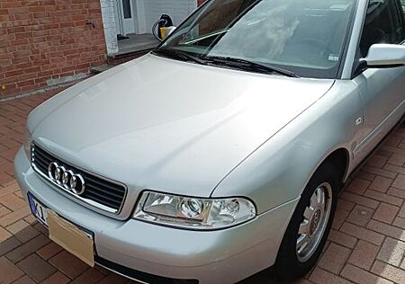 Audi A4 1.6 -