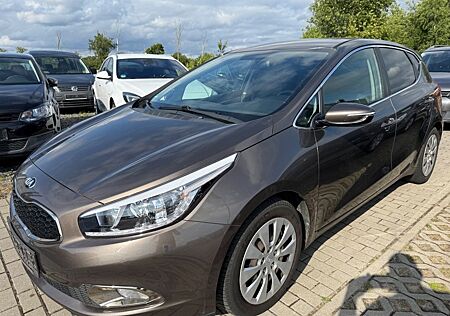 Kia Ceed Lim. Benzin 1.4 Navi RüKamera top Zustand