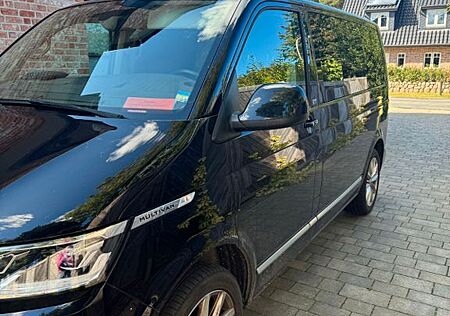 VW T6 Multivan Volkswagen / schwarz / Vollleder