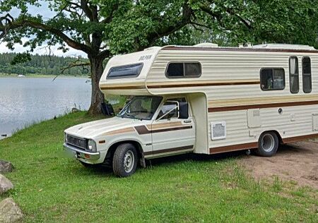 Toyota Hilux /Dolphin/Camper-H-Kennz.