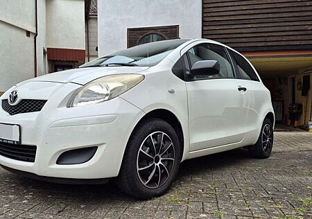 Toyota Yaris 1,0-l-VVT-i Cool Cool