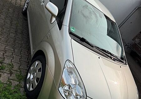 Toyota Corolla Verso 1.8-l-VVT-i Edition / 7-Sitzer / TÜV