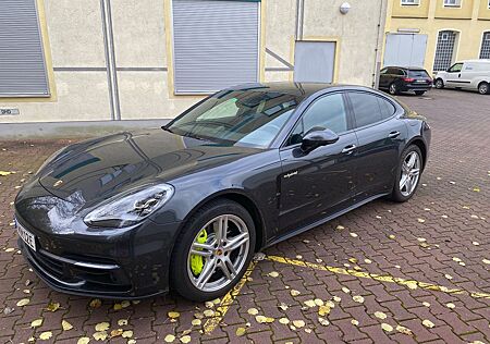 Porsche Panamera 4 E-Hybrid -