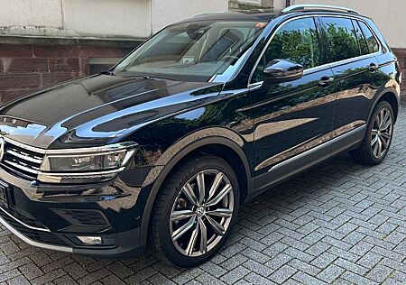 VW Tiguan Volkswagen 2.0 TDI - Dynaudio, Panorama, 20", HUD