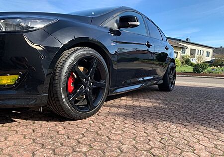 Ford Focus 1,5 EcoBoost 110kW ST-Line 1.Hand!